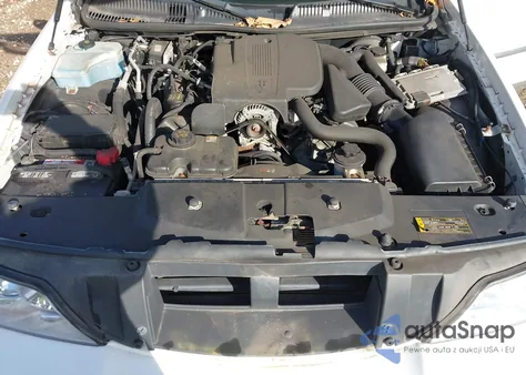 2010 Lincoln Town Car Signature Limited z USA, uszkodzony, nr VIN 2LNBL8CV7AX615844